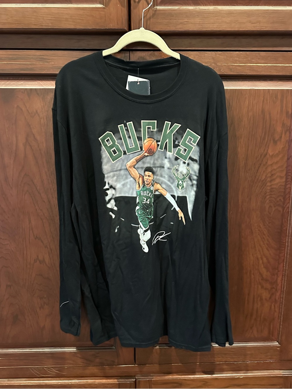 NWT Giannis Bucks long-sleeve tee sz XL